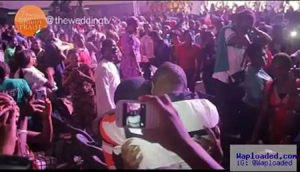 Man Steals the Show As He Proposes to His GF During RCCG’s 74 Hours Praise